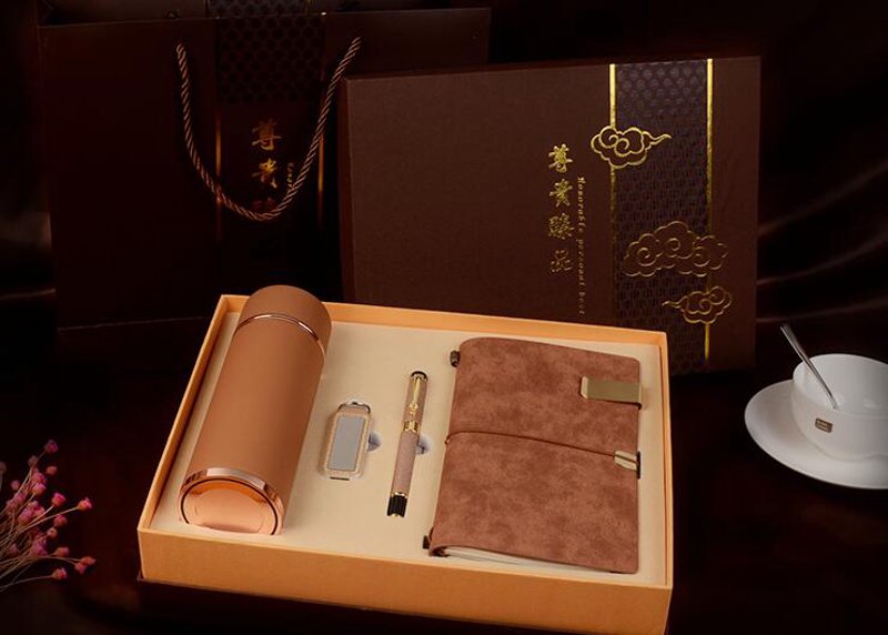 金属工艺品的魅力：传统与现代的交响